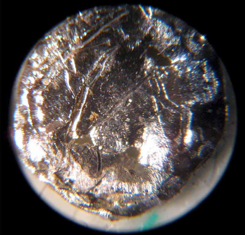 Vue microscopique de l'Américium